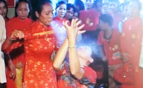 Người đàn bà được “thánh” nhập xác? ảnh 3 Người đàn bà được “thánh” nhập xác? ảnh 3