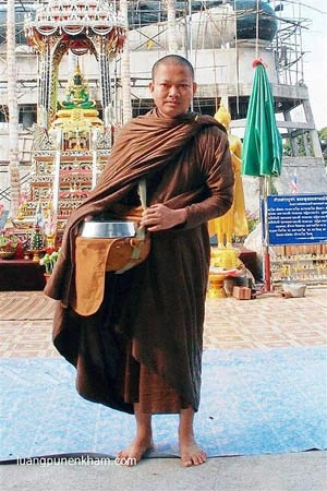 Sư Thái bị truy lùng vì "quan hệ với trẻ em" ảnh 1