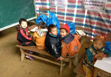 Gánh hàng xén cho học sinh nghèo ảnh 1