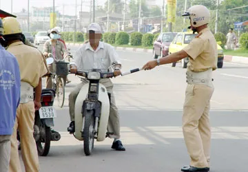 Hãy nghĩ đến nạn cướp mạo danh CSGT ảnh 1 Hãy nghĩ đến nạn cướp mạo danh CSGT ảnh 1