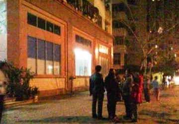 Dân ở nhà cao tầng tá hỏa vì rung chấn tại Hà Nội ảnh 1