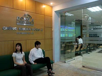 Ngân hàng Đông Á nổi bật với các dịch vụ về thẻ và máy ATM và các dịch vụ chứng khoán. (Ảnh: LAD)