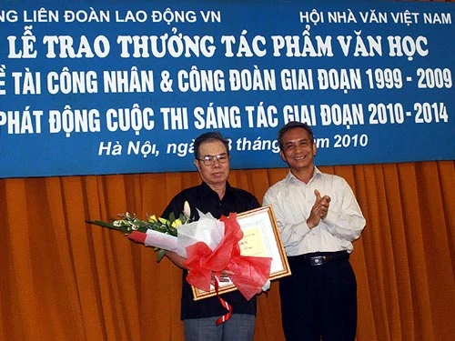 Nhà văn Ma Văn Kháng đoạt giải đặc biệt ảnh 1
