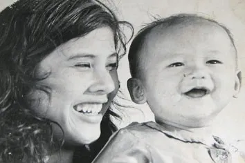 Em bé trong “Cánh đồng hoang” giờ thành tỷ phú ảnh 1