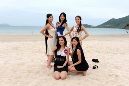 Các thí sinh vui đùa sau giờ luyện tập ảnh 2