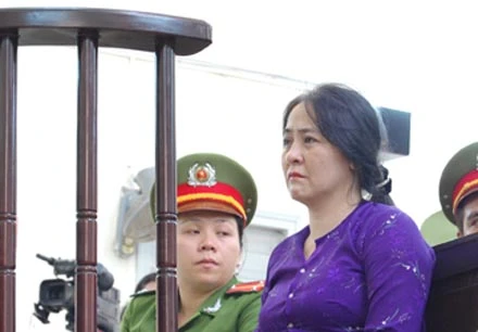 Trực tiếp phiên xử vụ án nhà báo Hoàng Hùng- Phần 2: Bà Liễu lãnh án tù chung thân ảnh 8 Trực tiếp phiên xử vụ án nhà báo Hoàng Hùng- Phần 2: Bà Liễu lãnh án tù chung thân ảnh 8