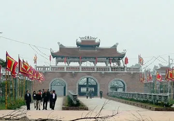 Lễ hội Đền Trần (Thái Bình): Vật phẩm tâm linh phát giống như túi lương ảnh 2