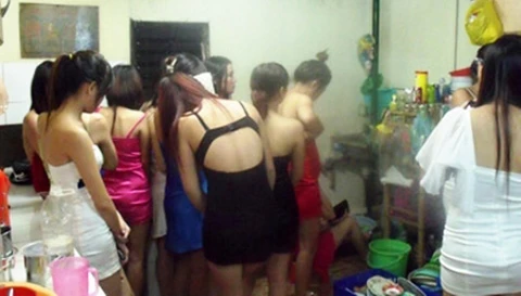 Bí ẩn bên trong những tiệm 'hớt tóc từ A đến Z' ảnh 1