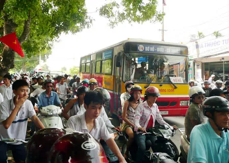 Khu vực Bưởi - Hoàng Hoa Thám lúc 10h sáng nay. Khu vực Bưởi - Hoàng Hoa Thám lúc 10h sáng nay.