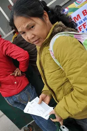 "Cò" nhộn nhịp quanh các quầy bán vé AFF Cup ảnh 11