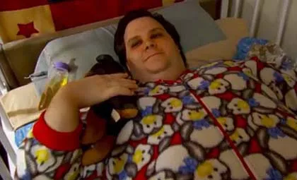 Chàng trai 31 tuổi vẫn đóng bỉm, bú bình, ngậm ti ảnh 2 Chàng trai 31 tuổi vẫn đóng bỉm, bú bình, ngậm ti ảnh 2