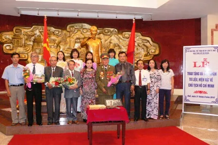 Hiến tặng 200 hiện vật về Bác Hồ ảnh 10