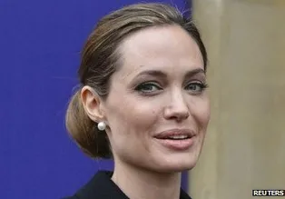 Angelina Jolie phẫu thuật ngừa ung thư vú ảnh 1