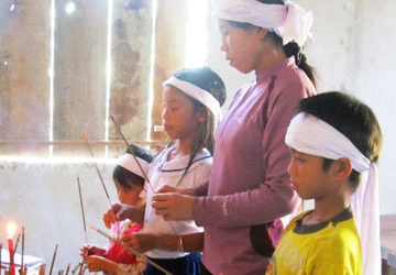 Vụ 5 phu trầm bị giết: Công an lấy lời khai hai kẻ tình nghi ảnh 1 Vụ 5 phu trầm bị giết: Công an lấy lời khai hai kẻ tình nghi ảnh 1