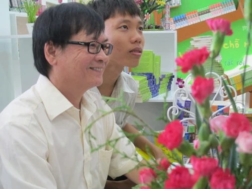 Nhà văn Nguyễn Nhật Ánh bị “bao vây” ở Đồng Nai ảnh 2