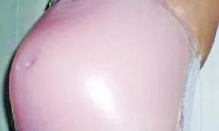 Bụng bầu giả hút khách ảnh 1