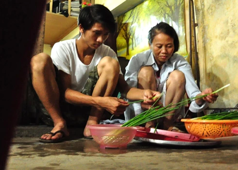 Cậu bé bán bún nghèo đỗ thủ khoa đại học ảnh 2