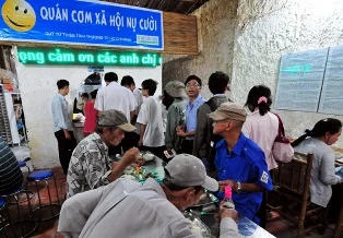 Chuyện “đỡ lắm” ở quán cơm Nụ Cười ảnh 1