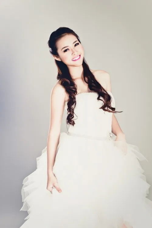 Hotgirl Diệp Bảo Ngọc: "19 tuổi lấy chồng đâu có sớm" ảnh 4