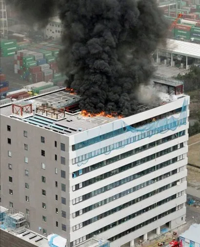 Nhiều tòa nhà ở Tokyo bị cháy. Nhiều tòa nhà ở Tokyo bị cháy.