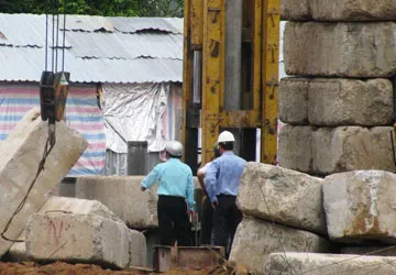 Ba công nhân bị các khối bê tông đè chết ảnh 1