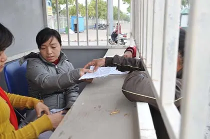 "Cò" nhộn nhịp quanh các quầy bán vé AFF Cup ảnh 10