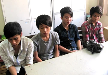 Bốn tên côn đồ hai lần đập phá trụ sở công an phường ảnh 1