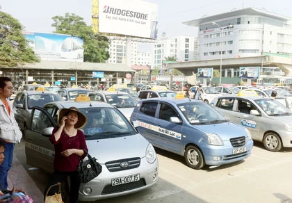 Thực phẩm, giá cước rục rịch tăng theo giá xăng ảnh 1 Thực phẩm, giá cước rục rịch tăng theo giá xăng ảnh 1