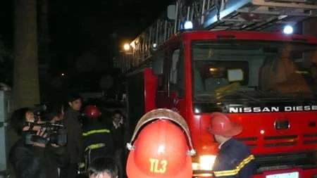 Hà Nội: Cháy chung cư 18 tầng, hai người chết ngạt ảnh 2