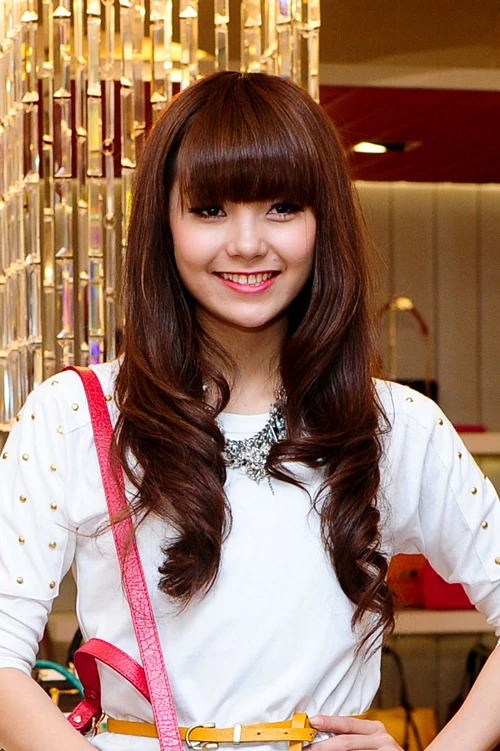 Minh Hằng gây chú ý khi bất ngờ đội tóc giả ảnh 4