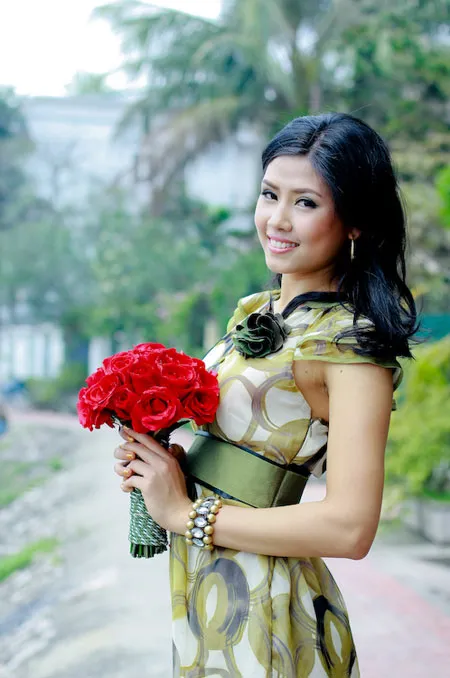 Nguyễn Thị Loan rực rỡ trong nắng ảnh 11