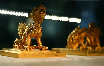 Mãn nhãn với những tượng rồng bằng vàng ròng ảnh 6 Mãn nhãn với những tượng rồng bằng vàng ròng ảnh 6