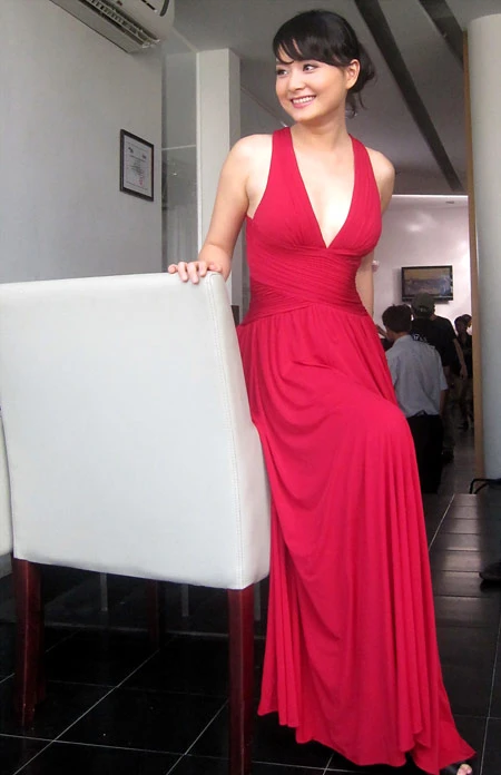 Lan Phương gợi cảm trên phim trường ảnh 3