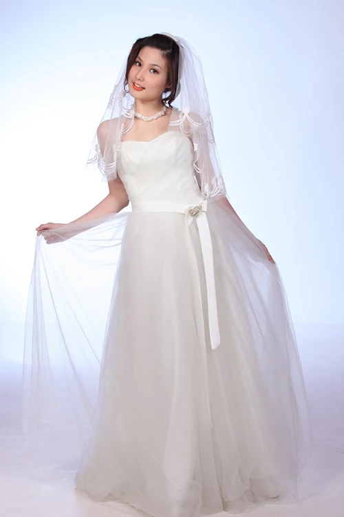 Diễm My 9X e thẹn khi làm cô dâu ảnh 2