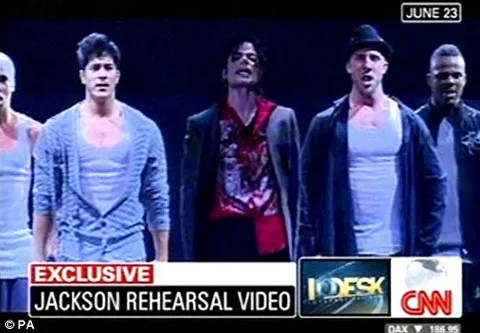 Giọng ca vàng trông rất khỏe mạnh và chuyên nghiệp. Ảnh: CNN. Giọng ca vàng trông rất khỏe mạnh và chuyên nghiệp. Ảnh: CNN.