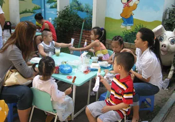 Xóa áp lực ép trẻ mầm non học chữ: Phải bắt đầu từ thầy cô, cha mẹ ảnh 1 Xóa áp lực ép trẻ mầm non học chữ: Phải bắt đầu từ thầy cô, cha mẹ ảnh 1