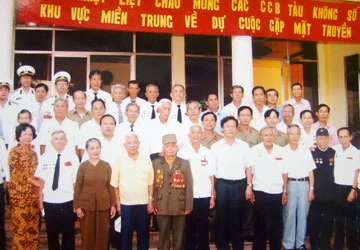 Người Đức Phổ với tàu Không Số ảnh 1 Người Đức Phổ với tàu Không Số ảnh 1