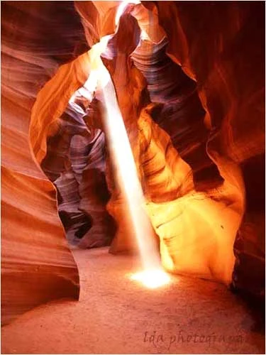 Bạn không có quá nhiều không gian để chụp bức ảnh này trong một hang động. Ảnh: Theamericanwest.