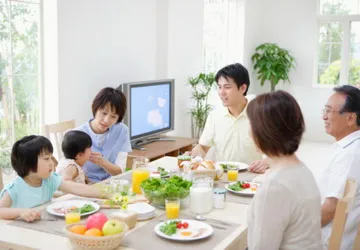 "Tổ ấm" hóa lạnh vì thiếu bữa cơm chung ảnh 1