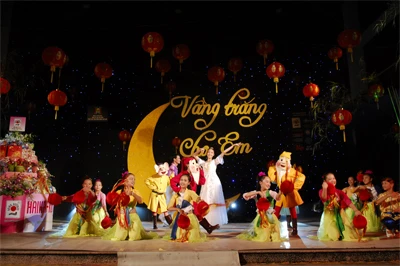 HH Nguyễn Thị Huyền hoá thân thành Hằng Nga ảnh 2