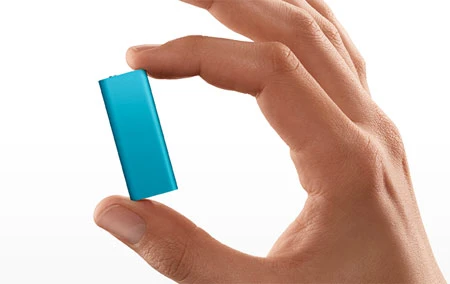 iPod Shuffle - một trong những máy nghe nhạc nhỏ nhất thế giới - có hai phiên bản 2 GB (59 USD) và 4 GB (79 USD). iPod Shuffle - một trong những máy nghe nhạc nhỏ nhất thế giới - có hai phiên bản 2 GB (59 USD) và 4 GB (79 USD).