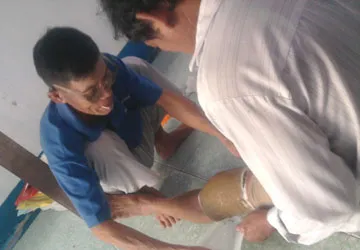 Giã gà con để chữa… xương, khớp ảnh 1