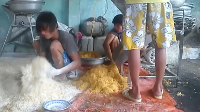 “Công nghệ” làm lạp xưởng, chà bông siêu bẩn ảnh 2