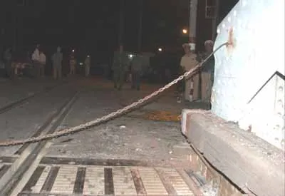 Kinh hoàng xe lửa tông sáu ôtô, ít nhất hai người chết, 26 người bị thương ảnh 4 Kinh hoàng xe lửa tông sáu ôtô, ít nhất hai người chết, 26 người bị thương ảnh 4