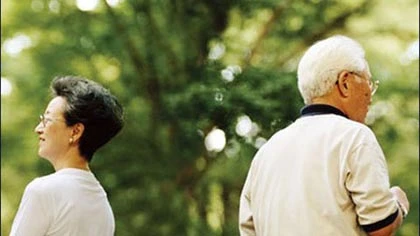 Phát hiện thư tình cũ của vợ, cụ 99 tuổi đòi ly hôn ảnh 1