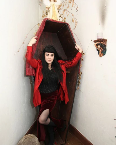 Bà mẹ “ma cà rồng” mỗi tháng uống 2 lít máu tươi ảnh 3