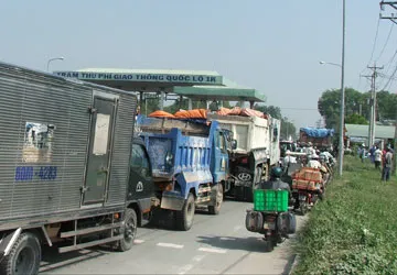 Quốc lộ 1K: Dừng xe phản đối thu phí ảnh 1 Quốc lộ 1K: Dừng xe phản đối thu phí ảnh 1