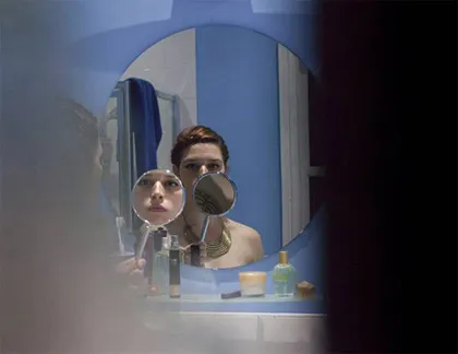 Triển lãm các cô gái tắm khỏa thân ở Anh ảnh 1