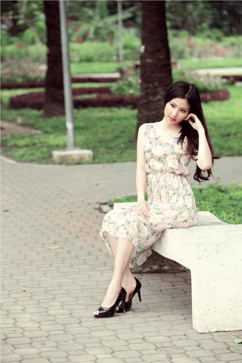 Diễm My 9x gợi cảm trong nắng Sài Gòn ảnh 9