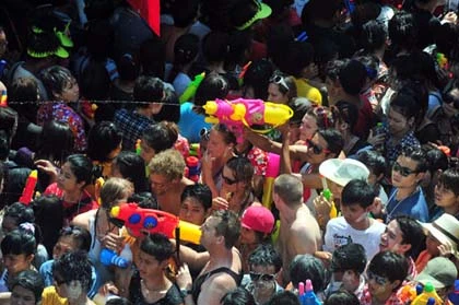 Tưng bừng Tết té nước ở Thái Lan ảnh 15